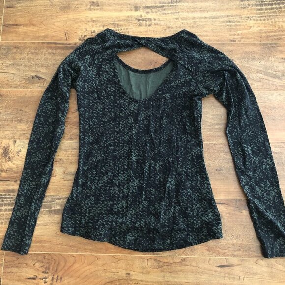 𝅺lole Kendra Back-Cutout Long Sleeve Top - Picture 2 of 4
